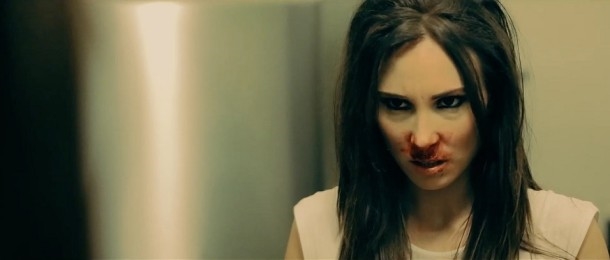 Goddess-of-Love-Venus-Alexis-Kendra-Bloody-Nose